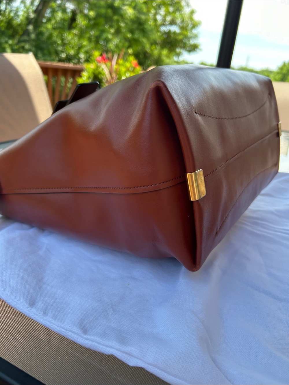 Chloé Brown Leather Tote with Gold 'C' Detail - Picture 7 of 14
